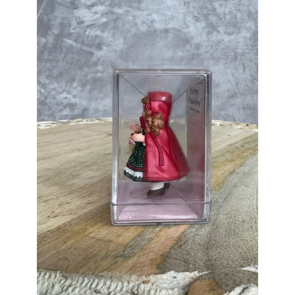 Hallmark Madame Alexander Little Red Riding Hood 2000 Miniature Figurine Case‎